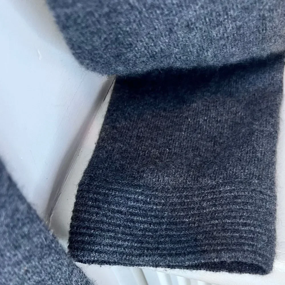 Tory Burch Soft 100% Cashmere Graphite Grey V-Neck Tunic Sweater Sz Small